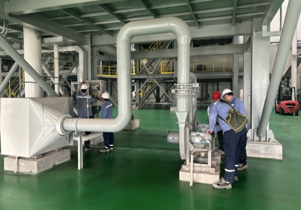 4號(hào)爐SCR稀釋風(fēng)機(jī)檢修.jpg